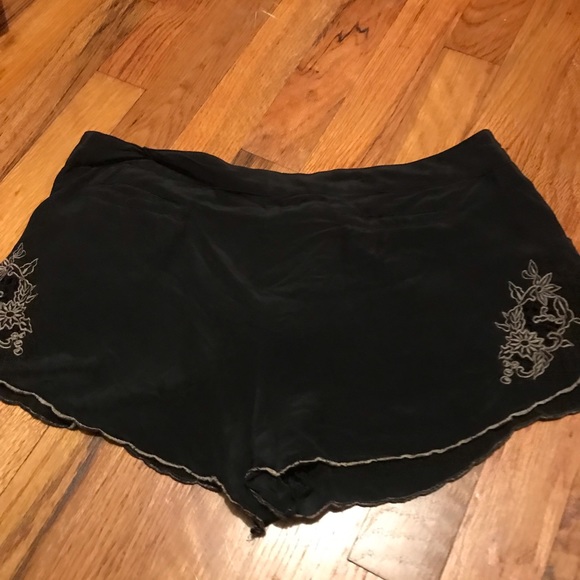 LUX  embroidered satin like shorts - Picture 6 of 7